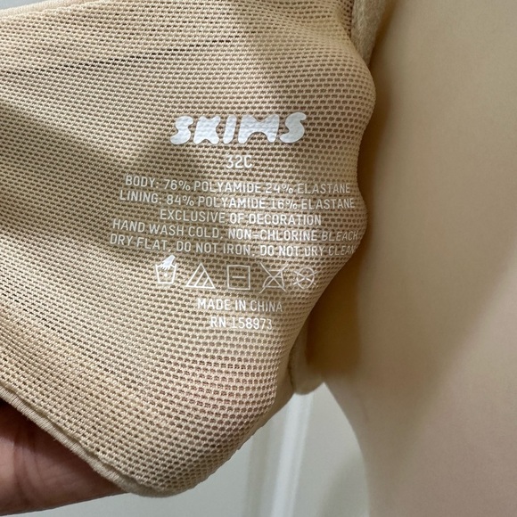 SKIMS Ultrafine Mesh Underwire Bra - Picture 2 of 5
